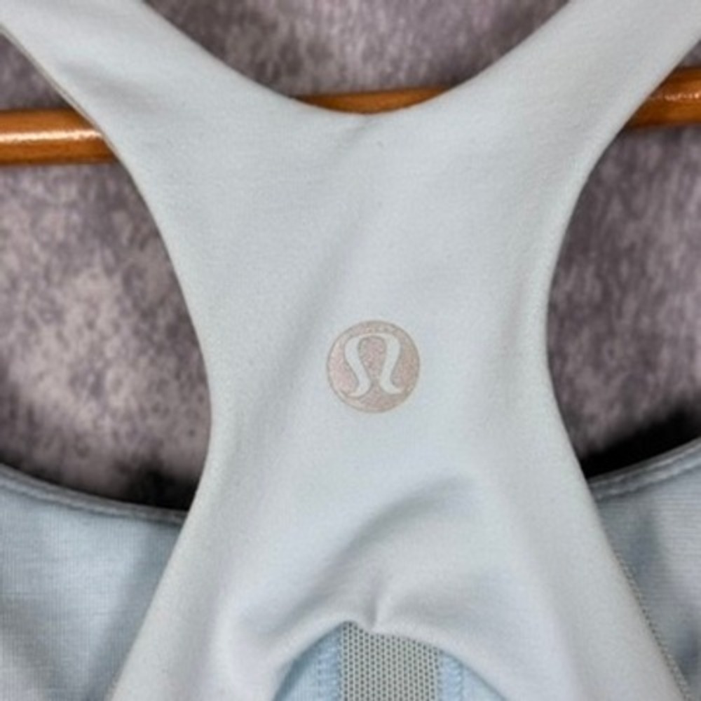 Lululemon Size 8 Light Blue Racerback Tank Top Tunic with Built-in Bra - Picture 3 of 10